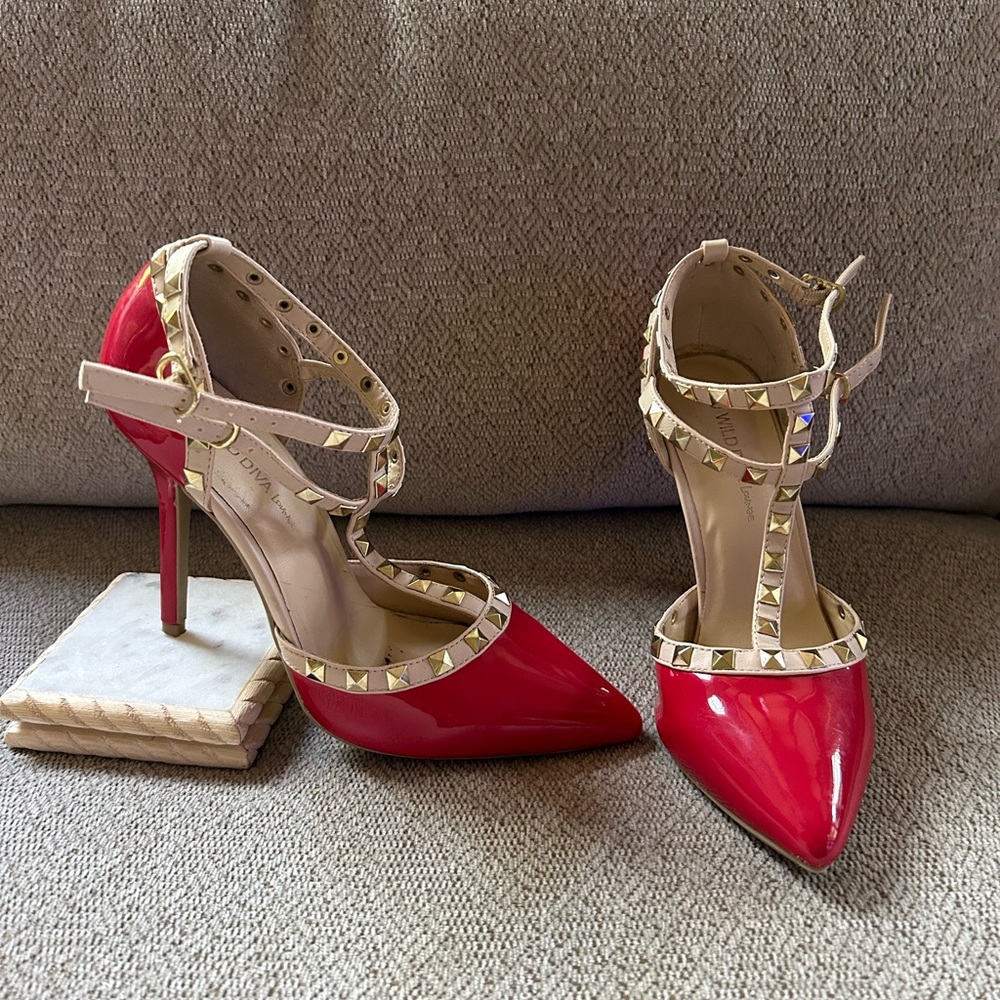 👠 Wild Diva Heels Sz 7.5 Red w Studded Tan Details